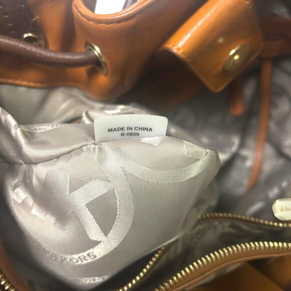 Michael Kors Drawstring Bucket Bag Phoebe Brown Tan Leather Handbag Hobo Purse - Picture 9 of 12